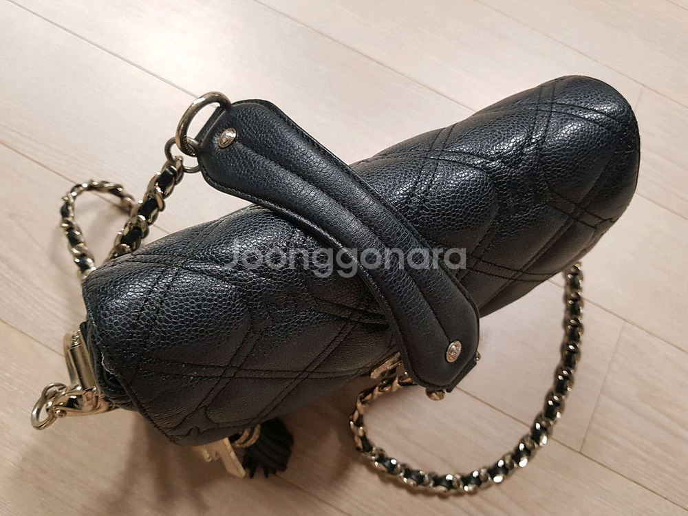 메트로시티 퀼팅 가죽 크로스백--3