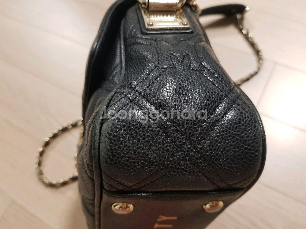 메트로시티 퀼팅 가죽 크로스백--6