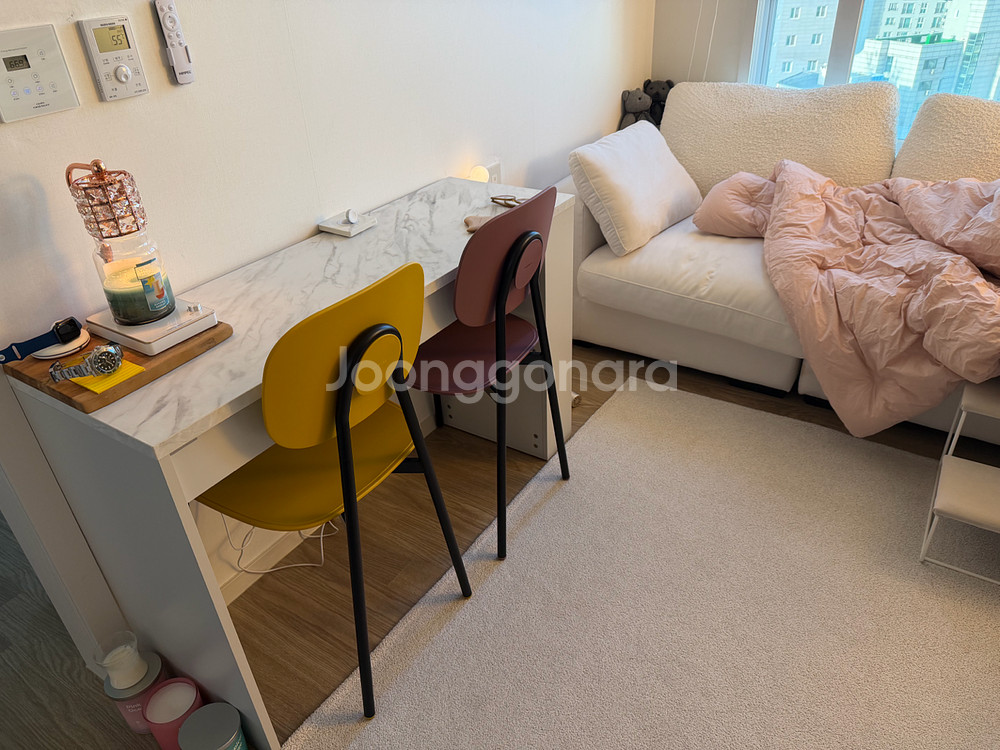 리바트소형테이블 및 까사미아의자셋트 판매--1