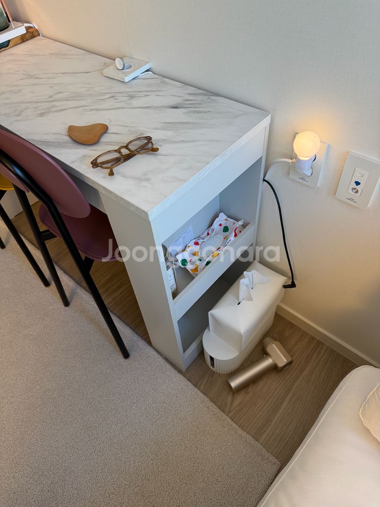 리바트소형테이블 및 까사미아의자셋트 판매--3