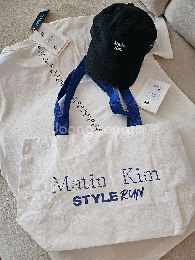 (새상품) 마뗑킴 스타일런 티셔츠 XL + 모자 +가방--6
