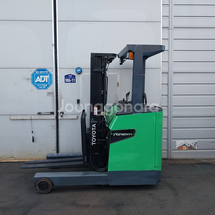 도요타 전동지게차 2.5톤 3단 5000MM 2024년식 상품배터리 2020년식--0