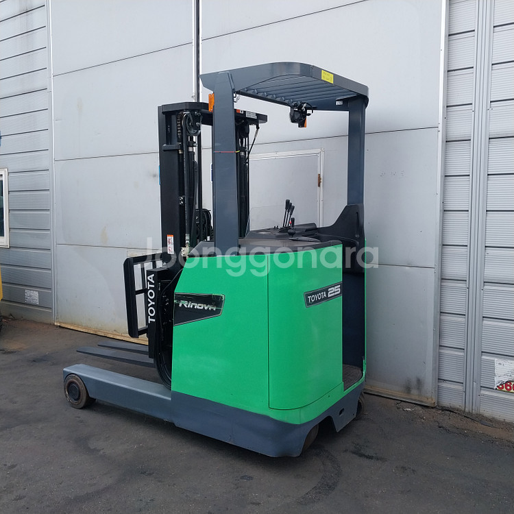 도요타 전동지게차 2.5톤 3단 5000MM 2024년식 상품배터리 2020년식--3