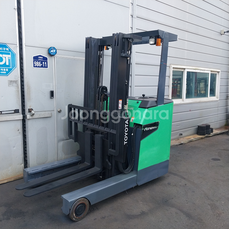 도요타 전동지게차 2.5톤 3단 5000MM 2024년식 상품배터리 2020년식--5