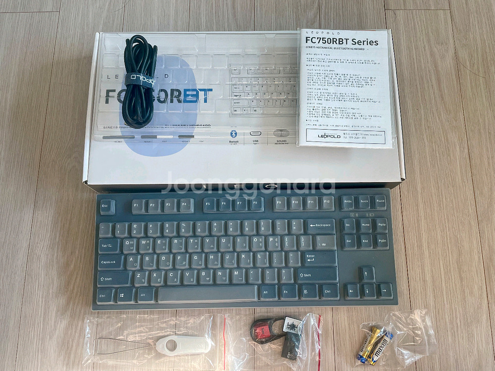 레오폴드 FC750RBT 그라파이트 저소음적축 한글 자판 팝니다.--0