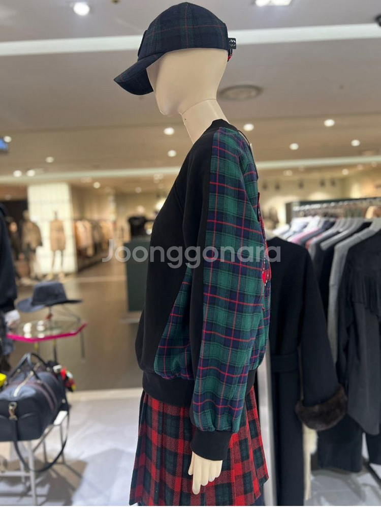 럭키슈에뜨 홀리데이에디션 체크 맨투맨 36--1