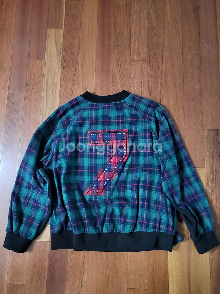 럭키슈에뜨 홀리데이에디션 체크 맨투맨 36--4