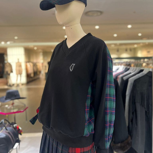 럭키슈에뜨 홀리데이에디션 체크 맨투맨 36