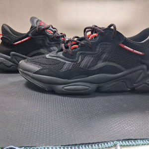 아디다스 오즈위고 블랙 메쉬러닝화 260~265mm