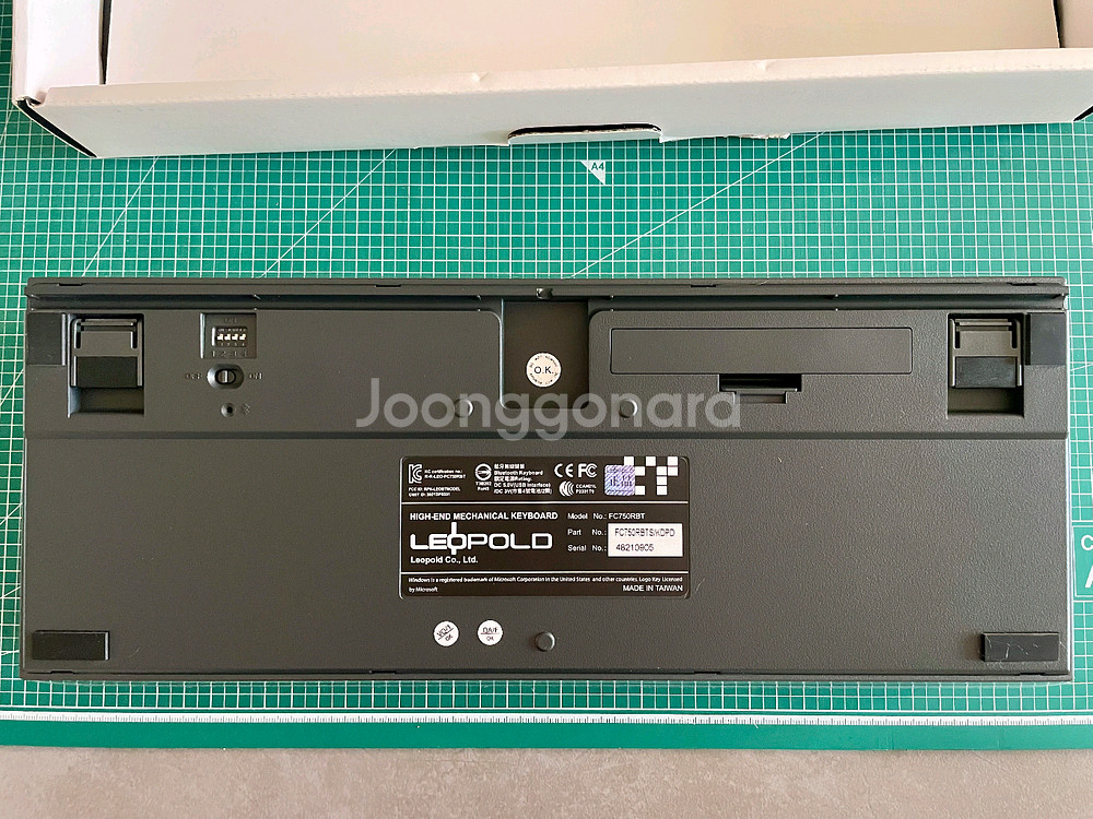 레오폴드 FC750RBT 그라파이트 저소음적축 한글 자판 팝니다.--3