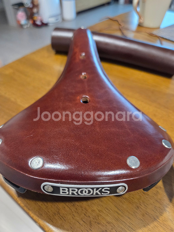 브롬톤에 잘어울리는 브룩스B17 자전거안장 탑튜브--3