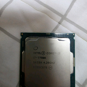 인텔 코어 i7-7700K CPU 그리고 b250m 박격포 메인보드.