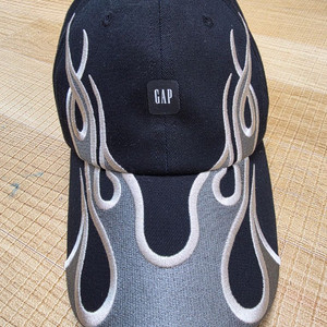 이지 갭 엔지니어드 바이 발렌시아가 플레임 캡 모자