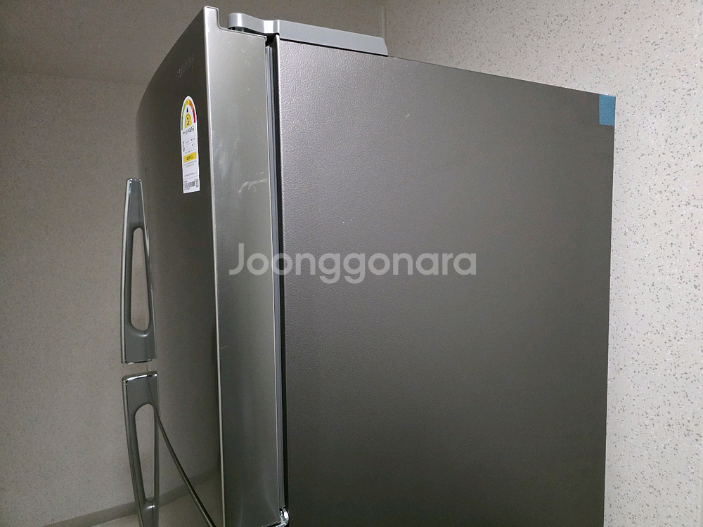 삼성 냉장고 RT62A7042SL 모델 판매합니다- 에너지 소비 효율은 3등급입니다- 월간 소비전력은 43.0 kW--0