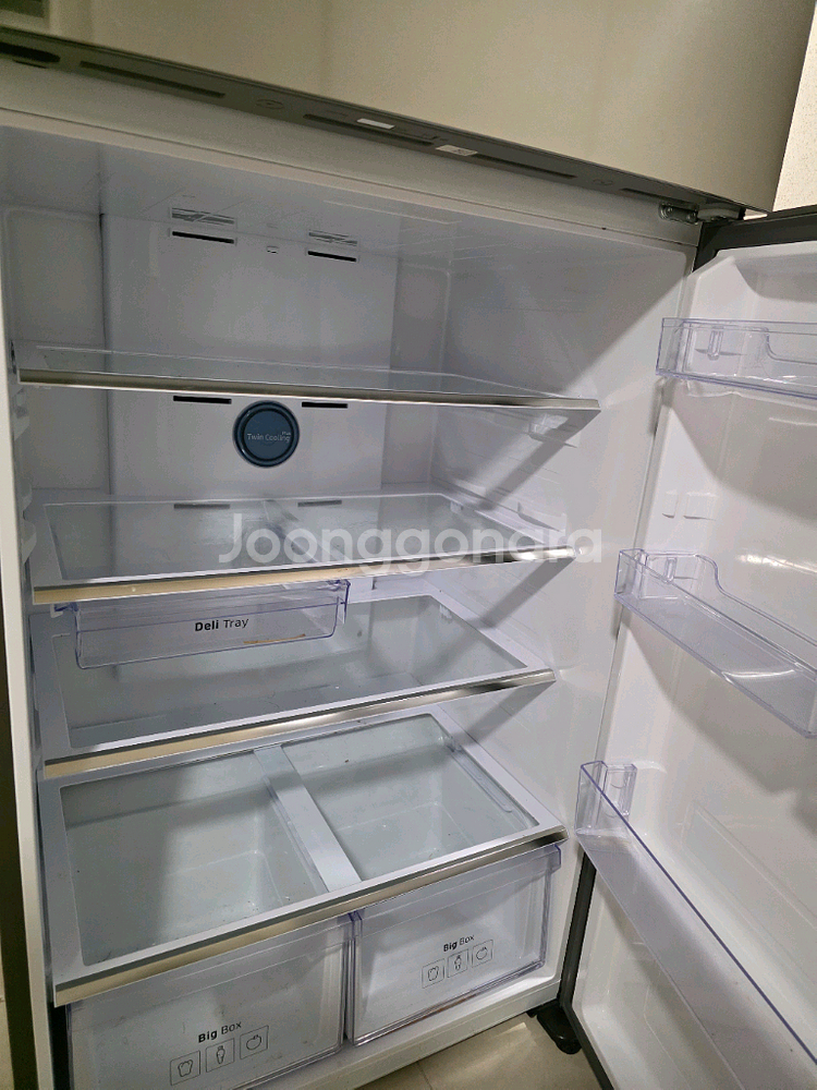 삼성 냉장고 RT62A7042SL 모델 판매합니다- 에너지 소비 효율은 3등급입니다- 월간 소비전력은 43.0 kW--5