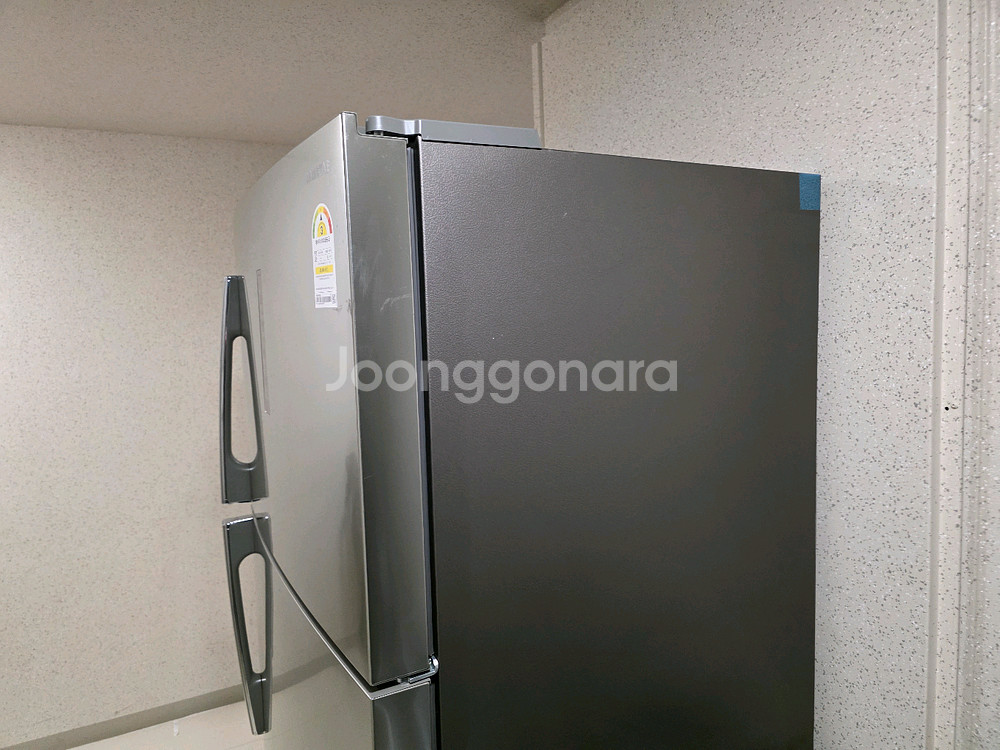 삼성 냉장고 RT62A7042SL 모델 판매합니다- 에너지 소비 효율은 3등급입니다- 월간 소비전력은 43.0 kW--2