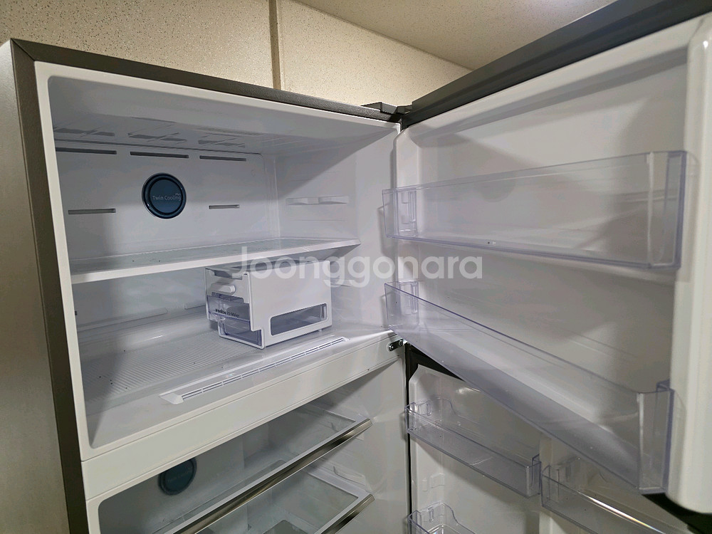 삼성 냉장고 RT62A7042SL 모델 판매합니다- 에너지 소비 효율은 3등급입니다- 월간 소비전력은 43.0 kW--7