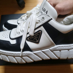 프라다 스니커즈 250사이즈