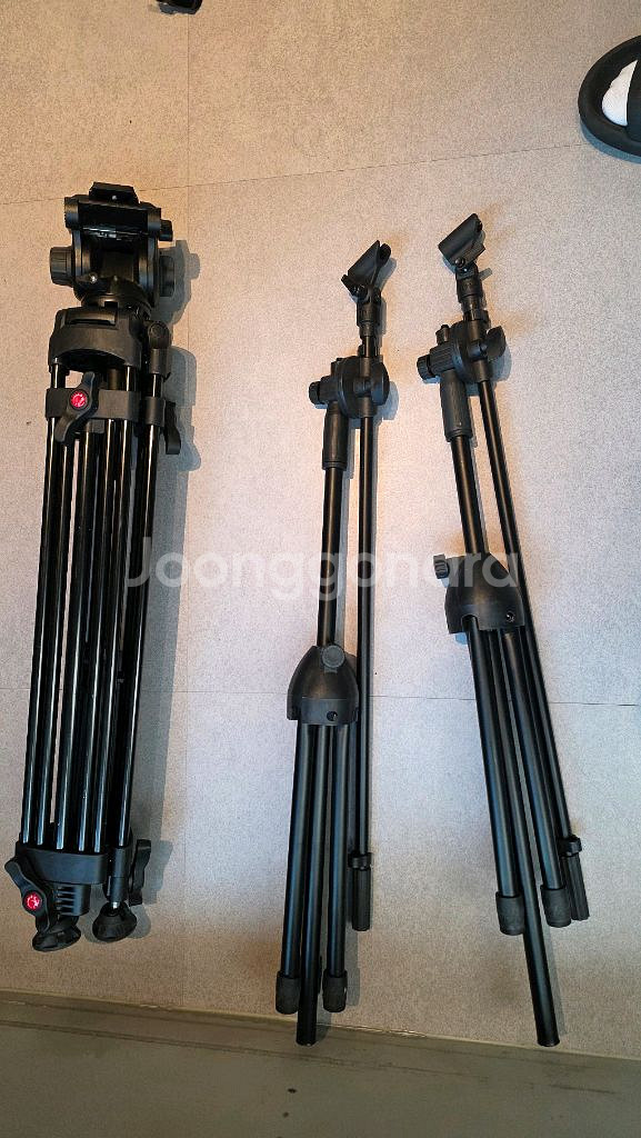 소니 a7m3등 실내에서만 사용한 촬영용품 판매합니다--3