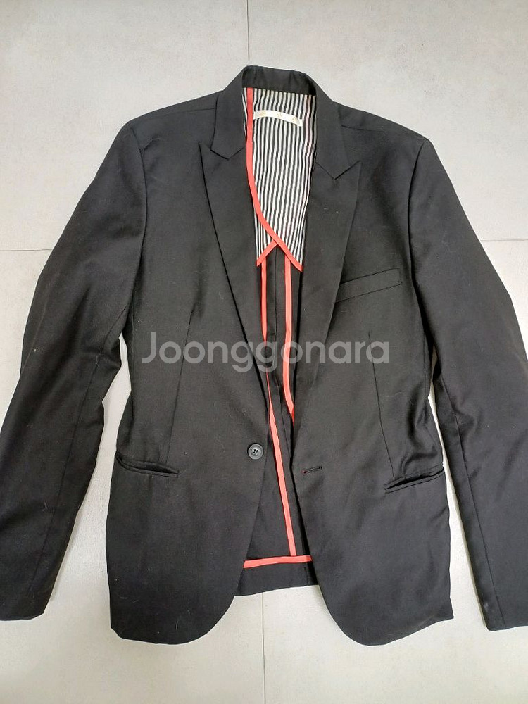 블랙 색상의 블레이저입니다. 마이 자켓--0