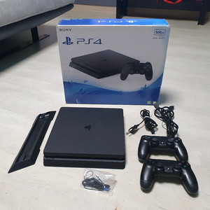 PS4 슬림 팝니다. 타이틀 25개 포함