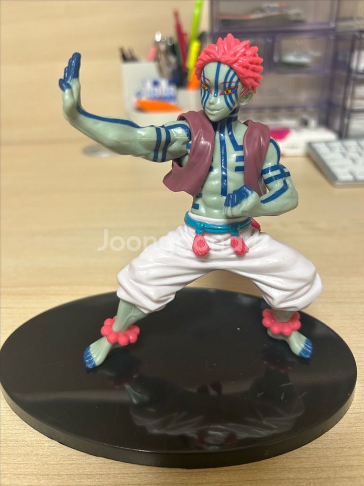 귀멸의칼날 귀칼 아카자 피규어 (파손 있음)--0