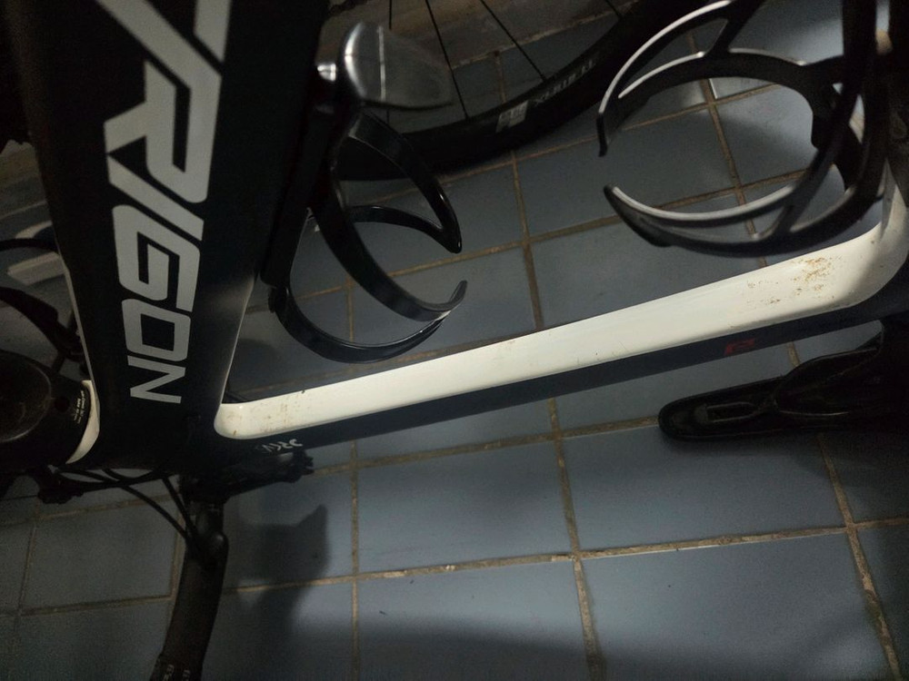 기함급 로드바이크, 트리곤 다크니스 R 반차 이미지