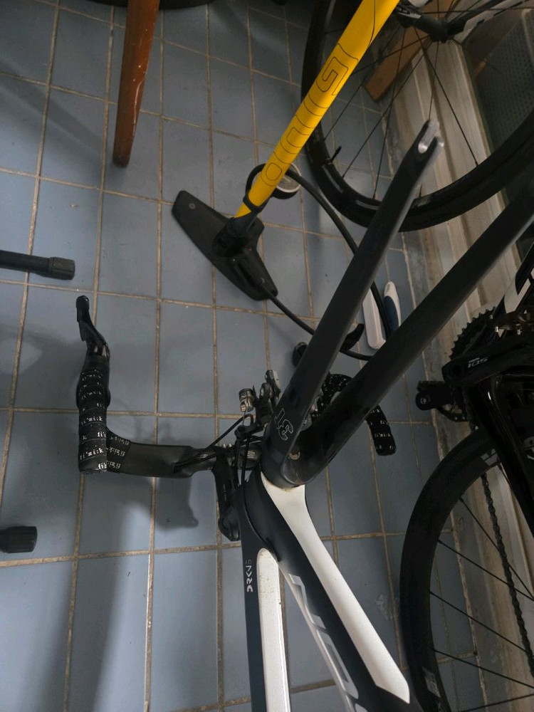 기함급 로드바이크, 트리곤 다크니스 R 반차 이미지