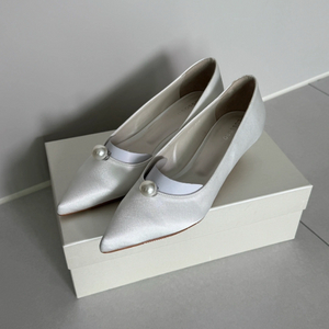 루쏘소 웨딩슈즈 255mm 굽3cm 판매합니다.