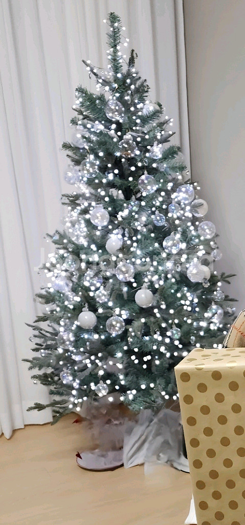 크리스마스 트리(전구, 장식포함)--1