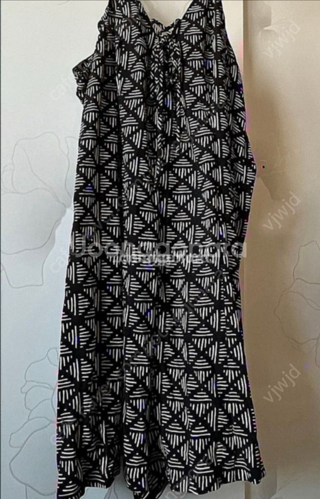 아디다스 산다라박 반바지_H&M 원피스_스웨이드 치마--1