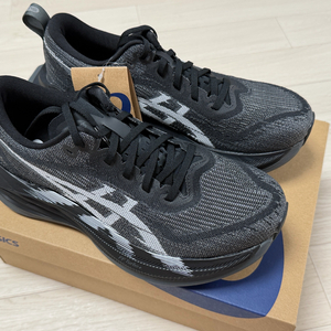 아식스 슈퍼블라스트 2 블랙 화이트 250 새제품 판매 (1013A160-001