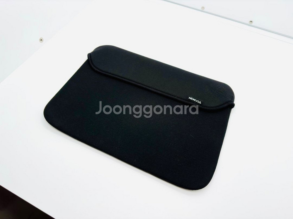 거의 새상품 13.3인치 네오프렌 컬러 파우치--2