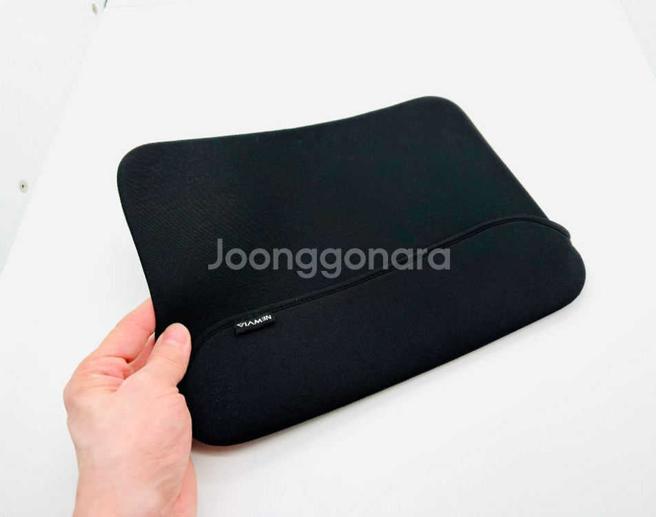 거의 새상품 13.3인치 네오프렌 컬러 파우치--4