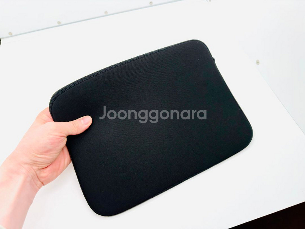 거의 새상품 13.3인치 네오프렌 컬러 파우치--5