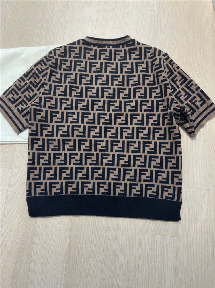 (백화점구매) 펜디 FF 로고 반팔 니트 (가격내림)--2