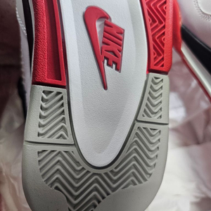 나이키 에어조던4 파이어레드 250size