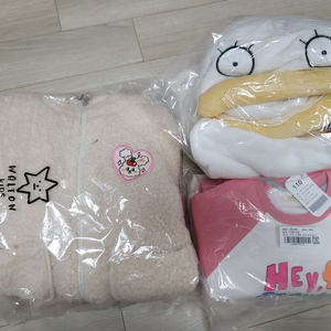 110사이즈 뽀글이 점퍼, 상하의 한벌,오리 잠옷 일괄