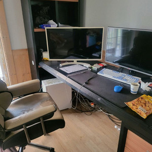 컴퓨터 책상 무료 나눔 합니다 그낭 가져가실분 이미지