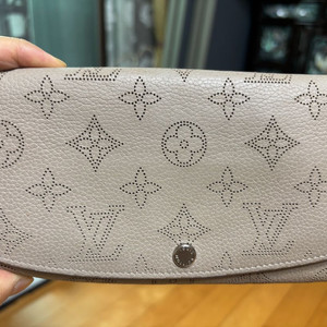 루이비통 마히나 장지갑 팝니다(네고가능)