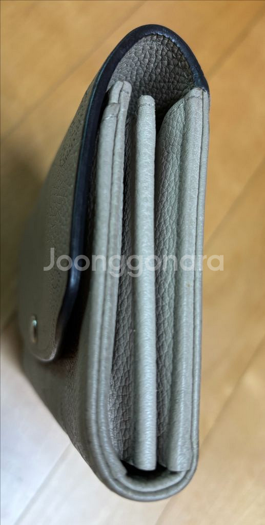 루이비통 마히나 장지갑 팝니다--4