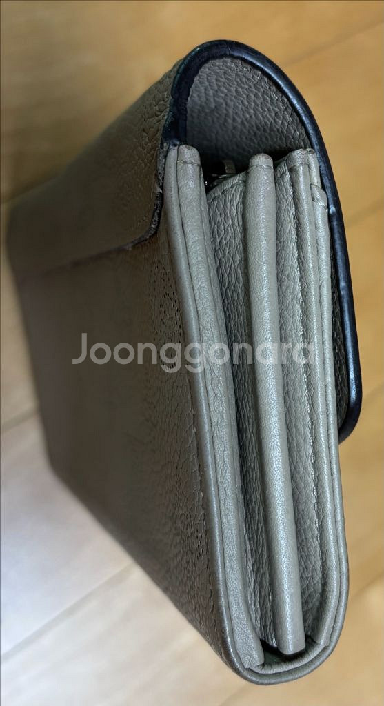 루이비통 마히나 장지갑 팝니다--5