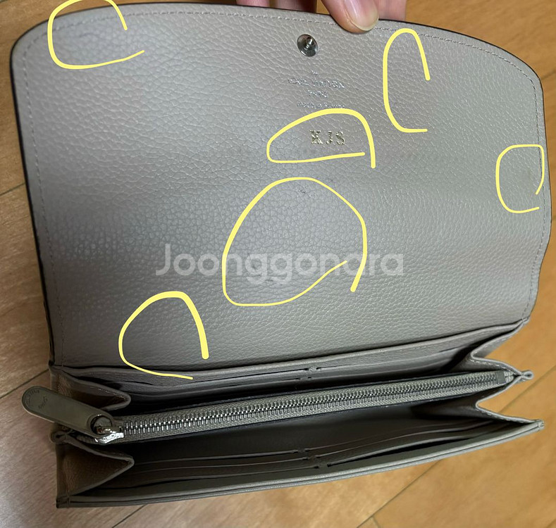 루이비통 마히나 장지갑 팝니다--8