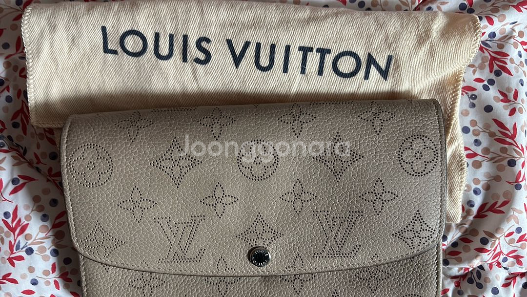 루이비통 마히나 장지갑 팝니다--9