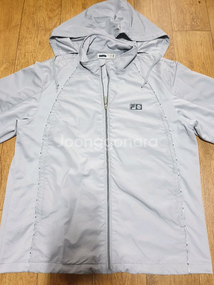 1052 휠라 운동복 바람막이 110 사이즈입니다--0