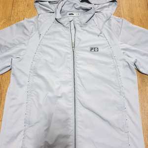 1052 휠라 운동복 바람막이 110 사이즈입니다