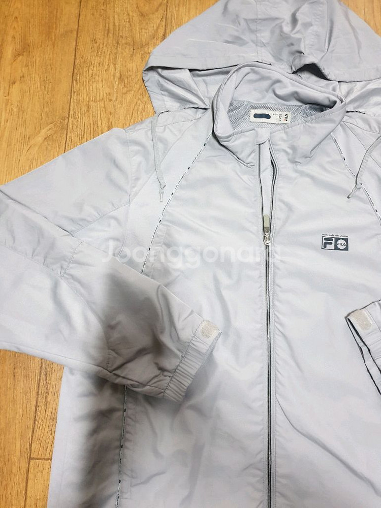 1052 휠라 운동복 바람막이 110 사이즈입니다--3