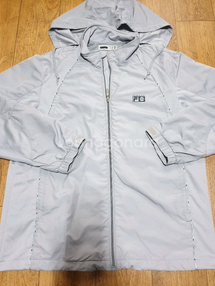 1052 휠라 운동복 바람막이 110 사이즈입니다--6