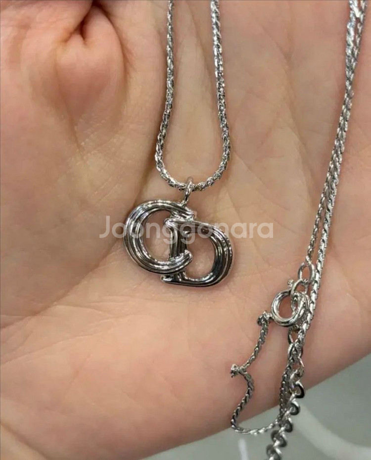 정품 디올 예리 웨이브 실버 목걸이--2