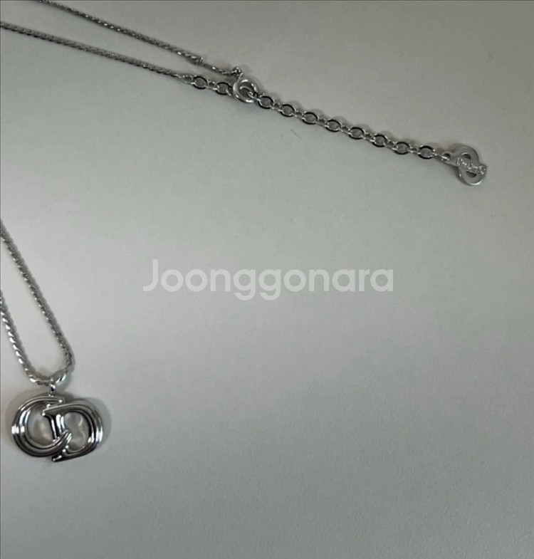 정품 디올 예리 웨이브 실버 목걸이--4